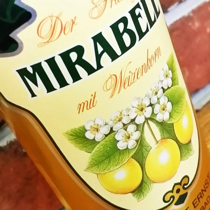 世界のお酒 透き通った美しい黄色を表現できる唯一のリキュール オルデスローエ ミラベル 大垣市でお酒の配達なら藤田屋本店にお任せください